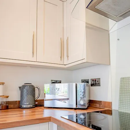 Contemporary City Centre Apartments With Garden Hereford Exterior photo
