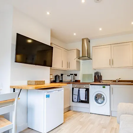 Contemporary City Centre Apartments With Garden Hereford Exterior photo