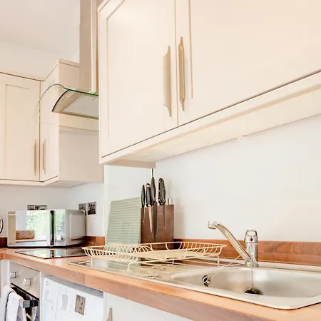 Contemporary City Centre Apartments With Garden Hereford Exterior photo