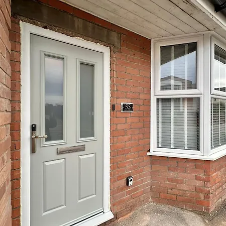 Contemporary City Centre Apartments With Garden Hereford Exterior photo