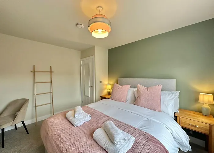 Contemporary City Centre Apartments With Garden