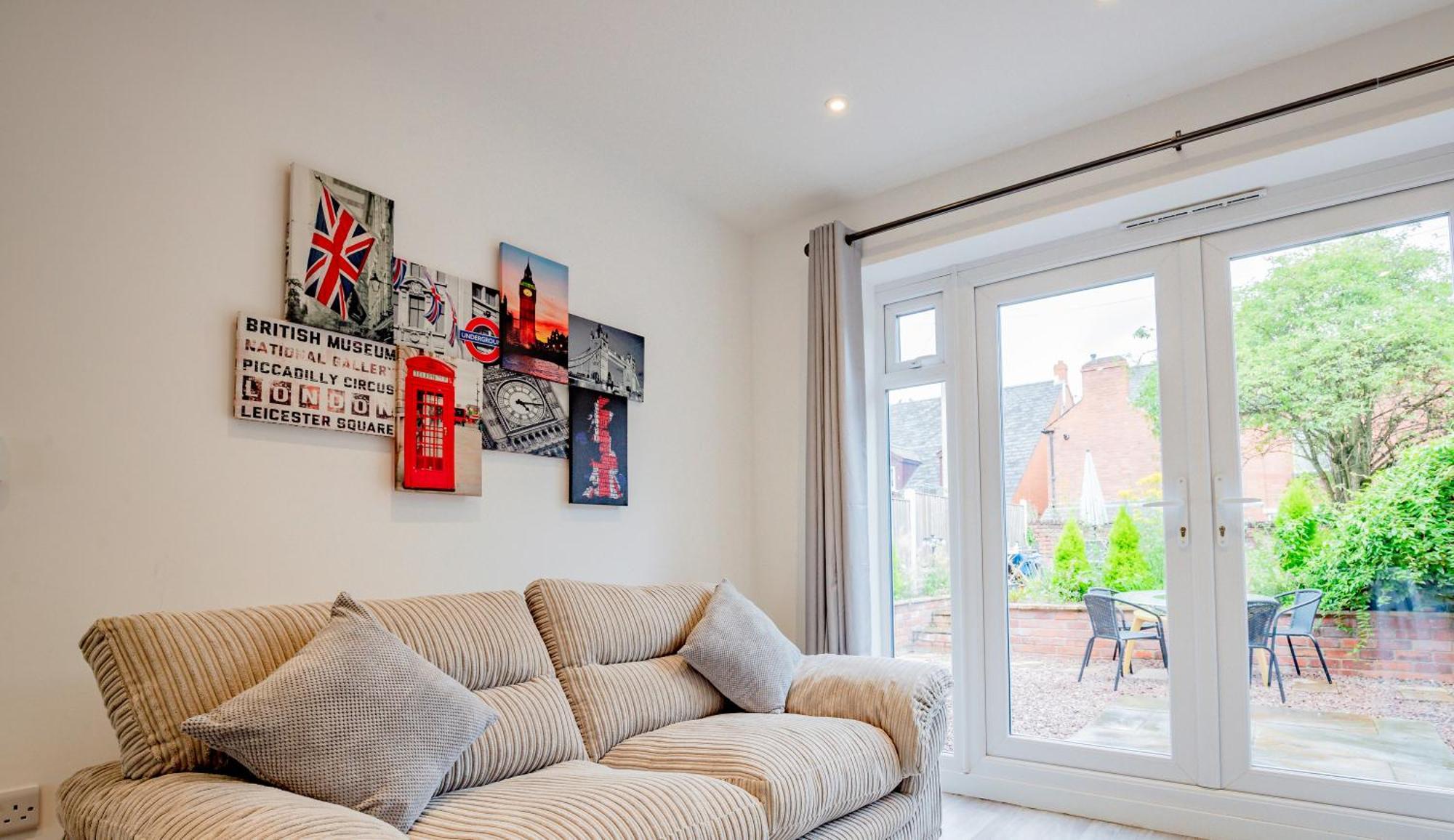 Contemporary Centre With Garden Apartment *