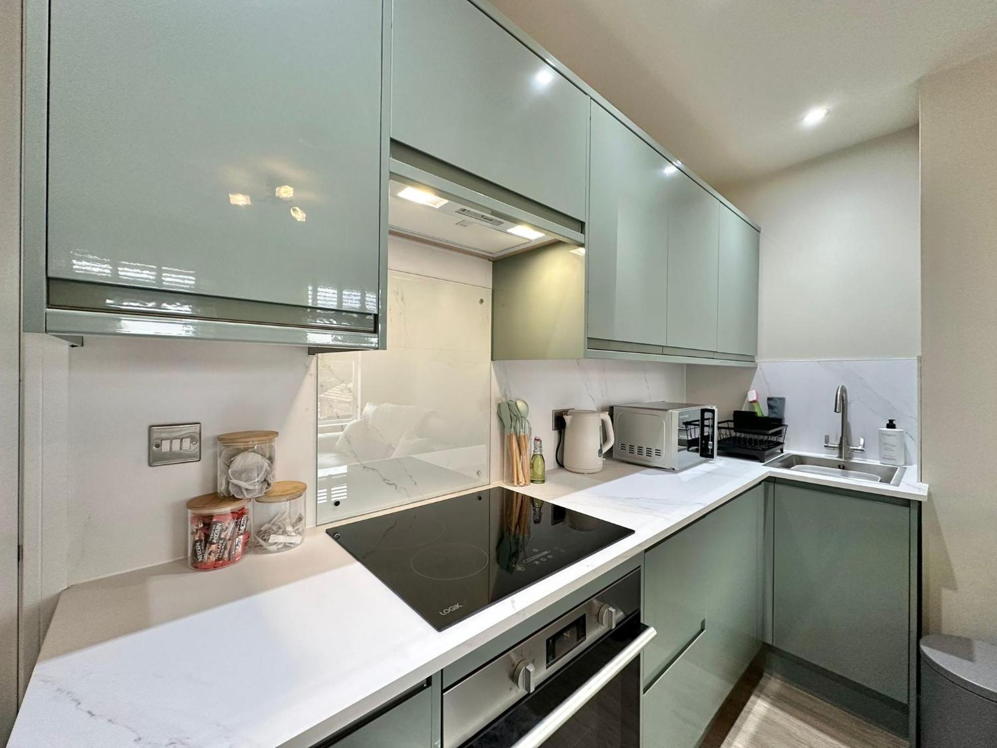 Contemporary Centre With Garden Apartment *